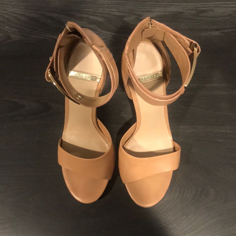 Open toe shoes